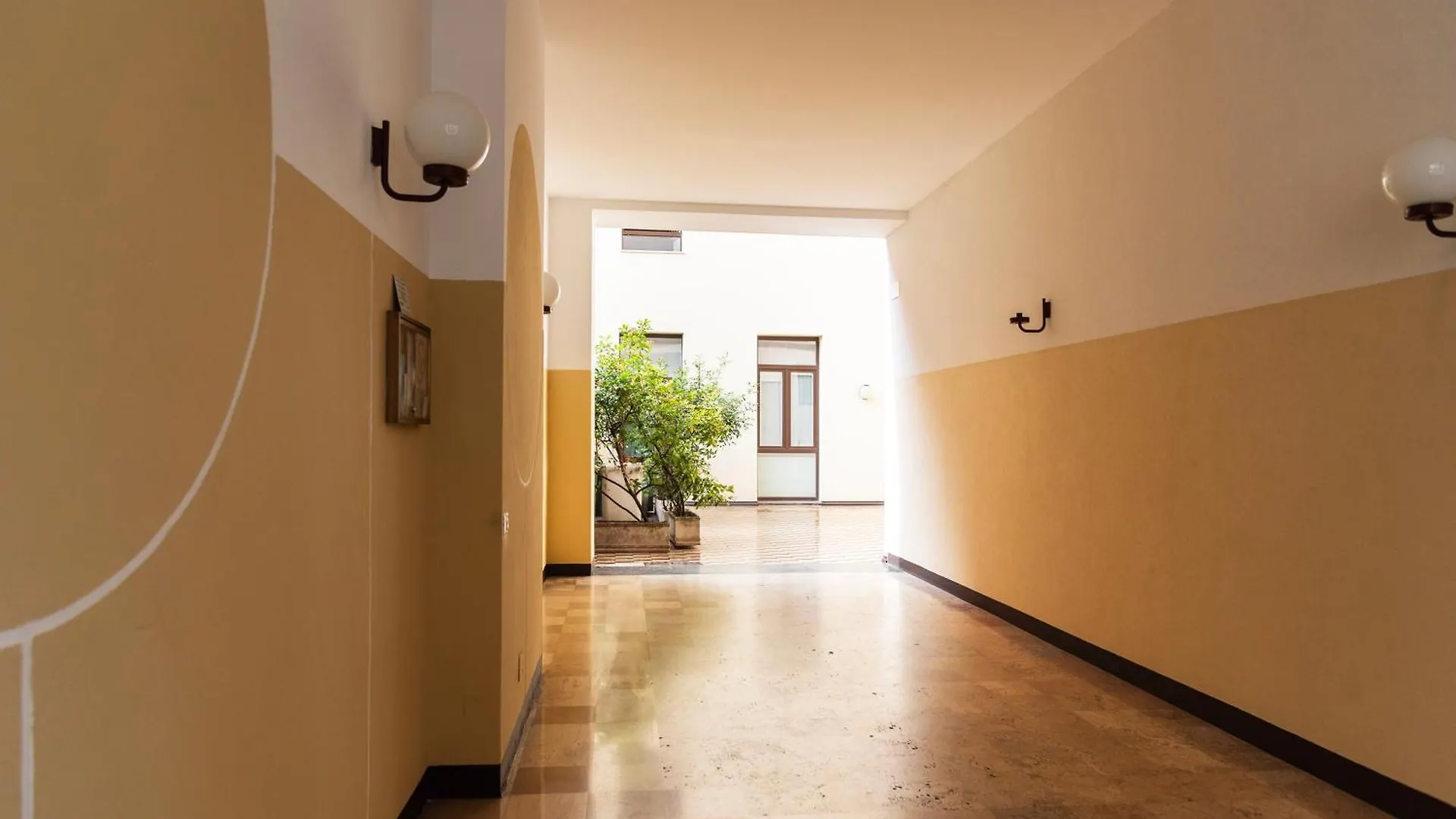 Youhosty - Lecco 11 Milan Apartment
