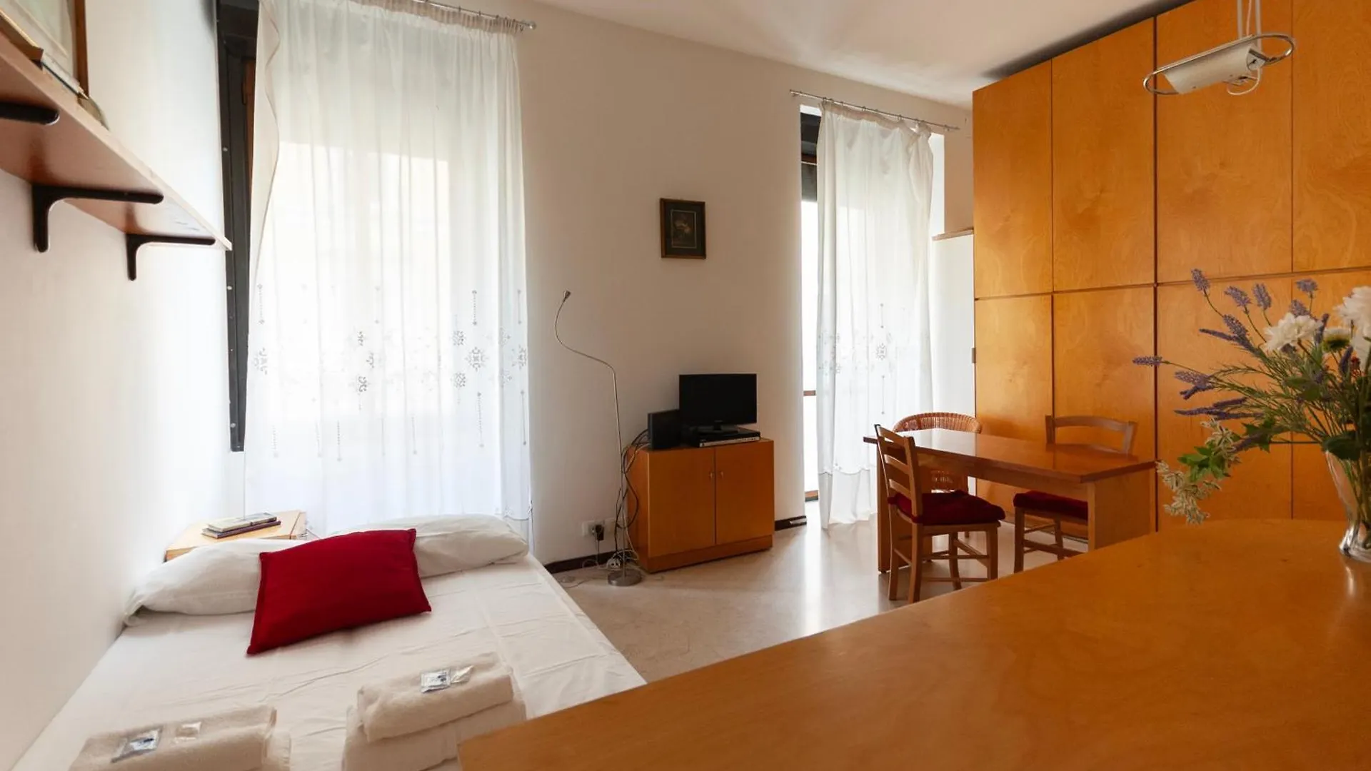 Youhosty - Lecco 11 Milan Apartment