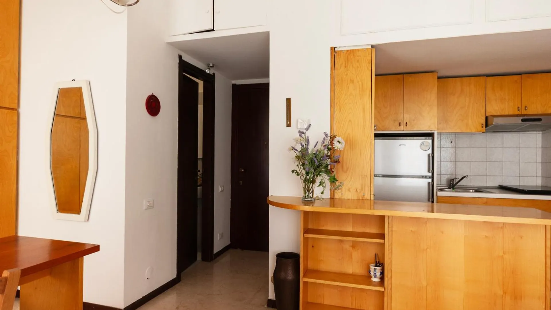 Apartment Youhosty - Lecco 11 Milan